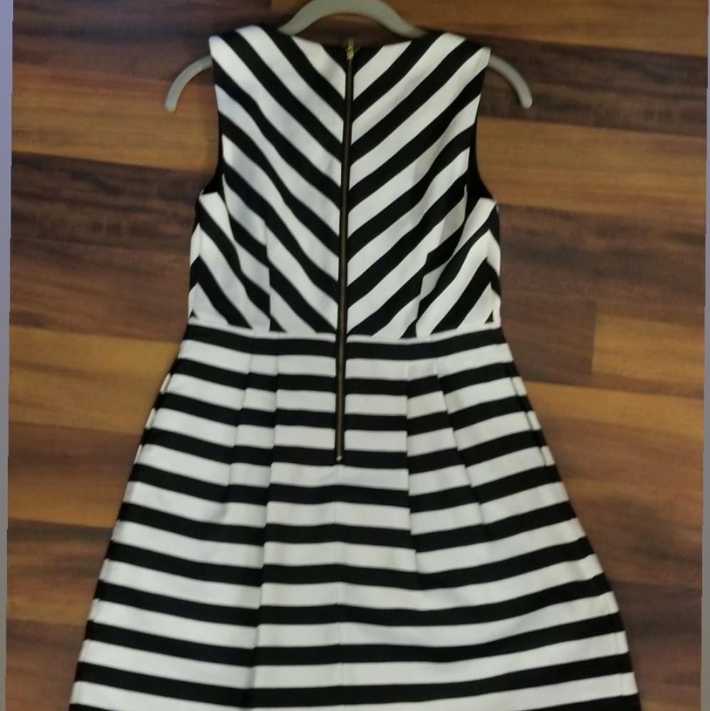 Banana Republic stripe dress fit n flare 2P - Picture 4 of 7